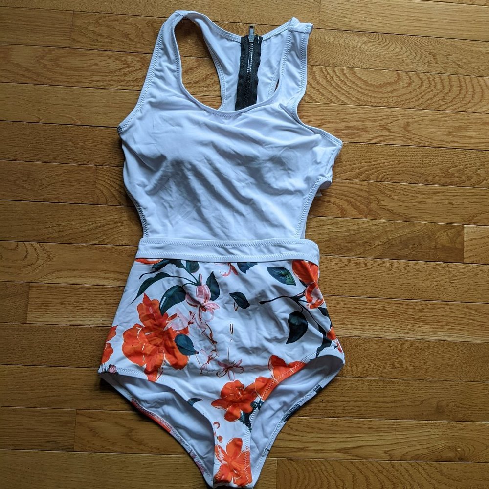 Cupshe Women's Small One Piece White and Floral Bathing Suit